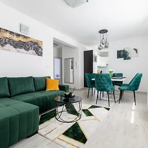 apartment-silver-trogir.hotels-in-trogir.com/